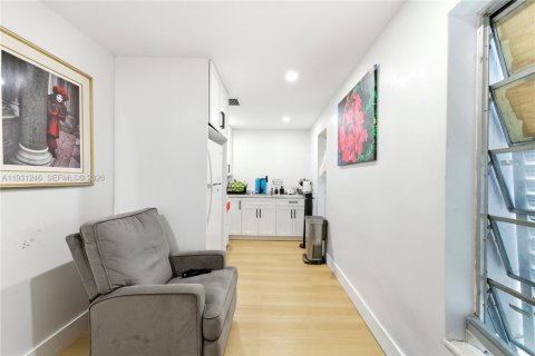 Купить коммерческую недвижимость в Холливуд, Флорида 194.91м2, № 1996387 - фото 20