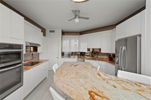 Купить кондоминиум в Майами-Бич, Флорида 3 спальни, 217.39м2, № 2021099 - фото 11