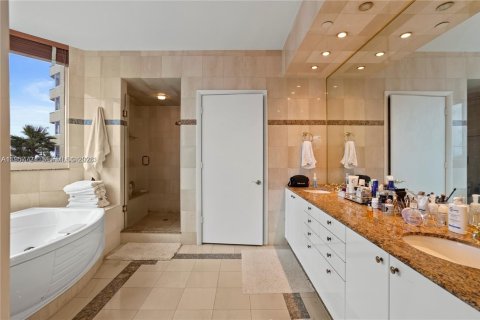 Купить кондоминиум в Майами-Бич, Флорида 3 спальни, 217.39м2, № 2021099 - фото 16