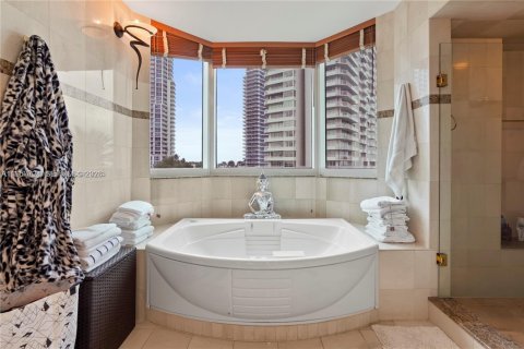 Купить кондоминиум в Майами-Бич, Флорида 3 спальни, 217.39м2, № 2021099 - фото 17