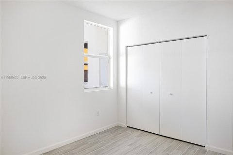 Снять в аренду таунхаус в Майами, Флорида 5 спален, 189.89м2, № 2020777 - фото 20