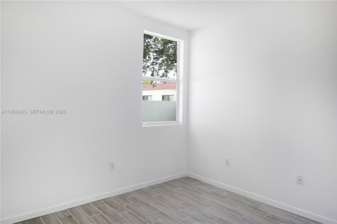 Снять в аренду таунхаус в Майами, Флорида 5 спален, 189.89м2, № 2020777 - фото 14