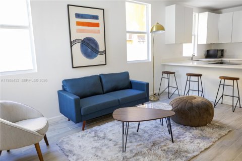 Снять в аренду таунхаус в Майами, Флорида 5 спален, 189.89м2, № 2020777 - фото 5