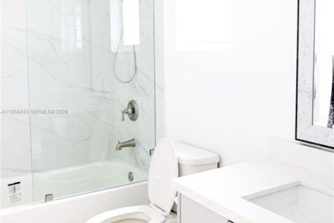 Снять в аренду таунхаус в Майами, Флорида 5 спален, 189.89м2, № 2020777 - фото 9