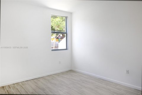 Снять в аренду таунхаус в Майами, Флорида 5 спален, 189.89м2, № 2020777 - фото 17