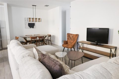 Снять в аренду таунхаус в Майами, Флорида 5 спален, 189.89м2, № 2020777 - фото 6