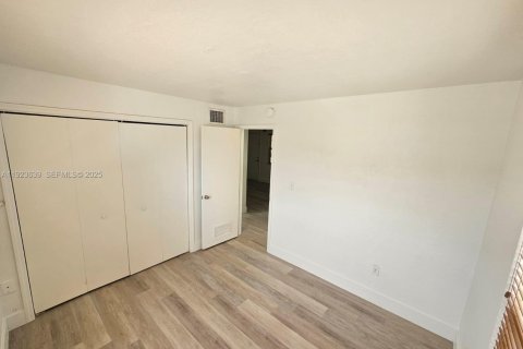Condominio en alquiler en Miami Springs, Florida, 2 dormitorios, 58.62 m2 № 1992867 - foto 7