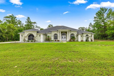 Villa ou maison à Citrus Springs, Floride 4 chambres, 331.01 m2 № 2405349