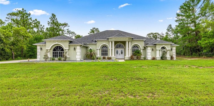 Villa ou maison à Citrus Springs, Floride 4 chambres, 331.01 m2 № 2405349