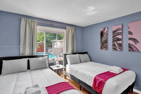 House in Hallandale Beach, Florida 4 bedrooms, 143.26 sq.m. № 2021365 - photo 22
