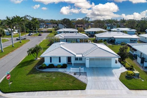 House in Bradenton, Florida 2 bedrooms, 161.65 sq.m. № 1510994 - photo 2