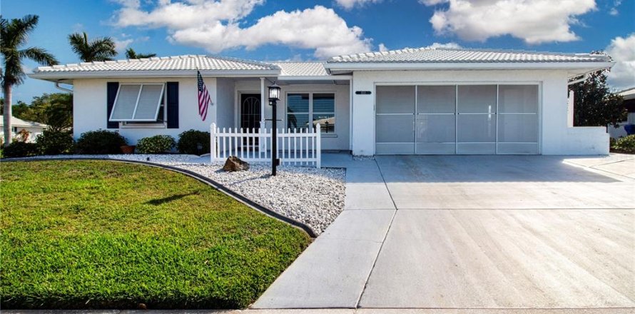 House in Bradenton, Florida 2 bedrooms, 161.65 sq.m. № 1510994