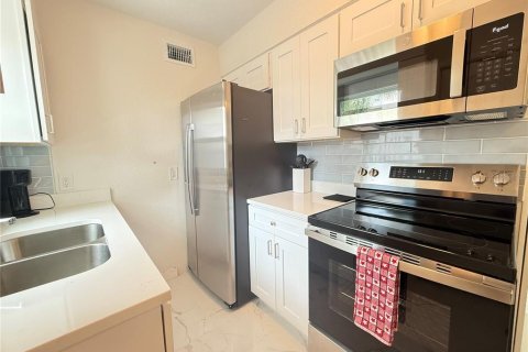 Appartement à louer à Madeira Beach, Floride: 1 chambre, 39.95 m2 № 2402993 - photo 4