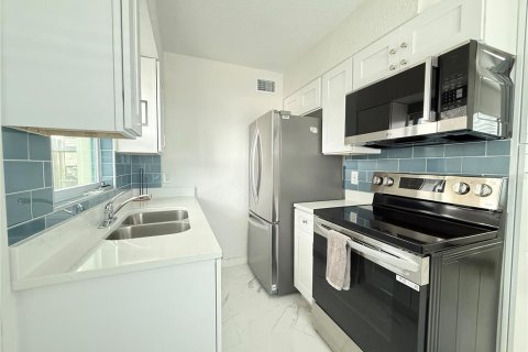 Appartement à louer à Madeira Beach, Floride: 1 chambre, 39.95 m2 № 2402993 - photo 2