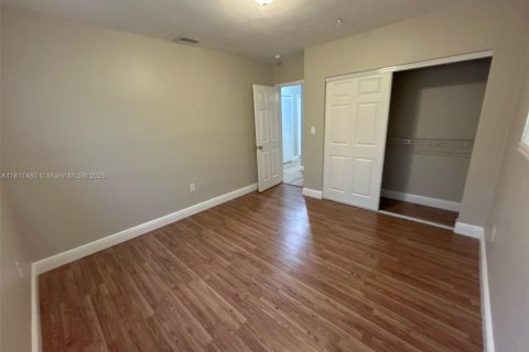 House in Miami Gardens, Florida 3 bedrooms, 113.53 sq.m. № 1763007 - photo 15