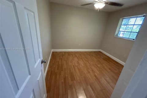 House in Miami Gardens, Florida 3 bedrooms, 113.53 sq.m. № 1763007 - photo 16