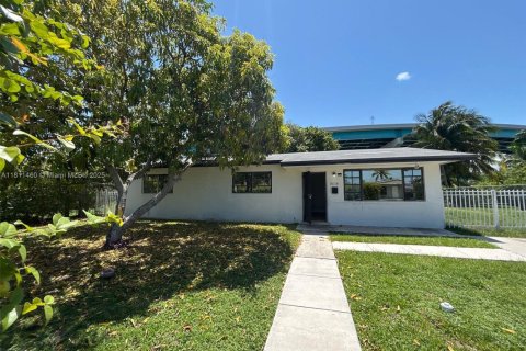 House in Miami Gardens, Florida 3 bedrooms, 113.53 sq.m. № 1763007 - photo 2