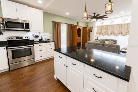 Villa ou maison à vendre à Bradenton, Floride: 4 chambres, 159.79 m2 № 2259392 - photo 8
