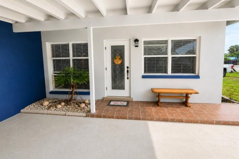 Villa ou maison à vendre à Bradenton, Floride: 4 chambres, 159.79 m2 № 2259392 - photo 2