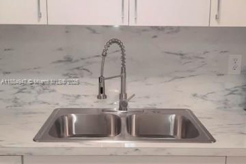 Copropriété à vendre à Hialeah, Floride: 1 chambre, 61.22 m2 № 1932435 - photo 5