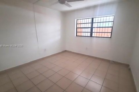 Condominio en venta en Hialeah, Florida, 1 dormitorio, 61.22 m2 № 1932435 - foto 8