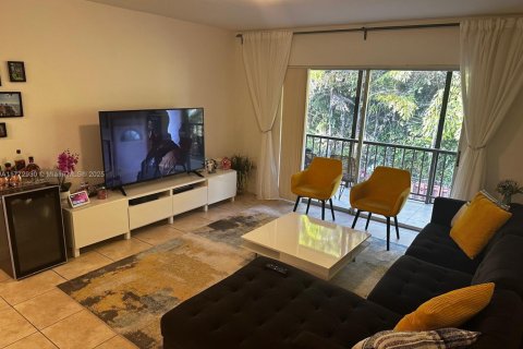 Condo in Miami, Florida, 2 bedrooms  № 1862270 - photo 1