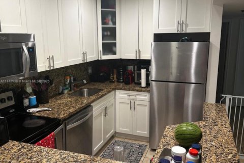 Condo in Miami, Florida, 2 bedrooms  № 1862270 - photo 6