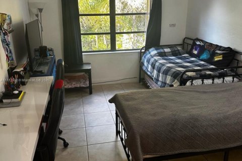 Condo in Miami, Florida, 2 bedrooms  № 1862270 - photo 11