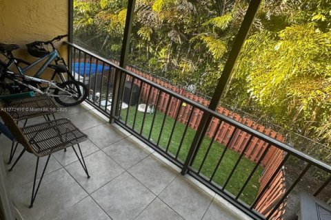 Condo in Miami, Florida, 2 bedrooms  № 1862270 - photo 14