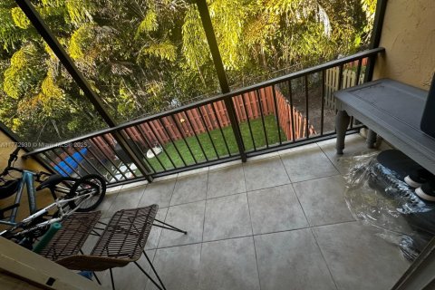 Condo in Miami, Florida, 2 bedrooms  № 1862270 - photo 15