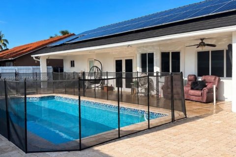 Villa ou maison à vendre à Miami, Floride: 3 chambres, 170.1 m2 № 2146060 - photo 4