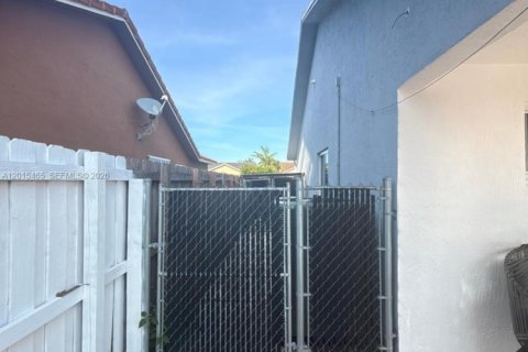 Villa ou maison à vendre à Miami, Floride: 3 chambres, 170.1 m2 № 2146060 - photo 27