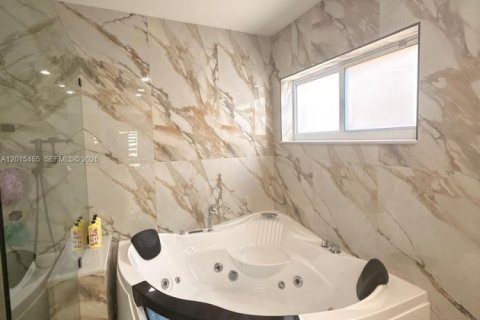 Villa ou maison à vendre à Miami, Floride: 3 chambres, 170.1 m2 № 2146060 - photo 15
