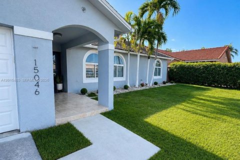 Villa ou maison à vendre à Miami, Floride: 3 chambres, 170.1 m2 № 2146060 - photo 3