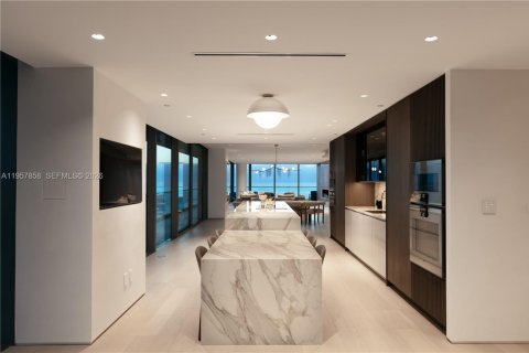 Купить кондоминиум в Бэл-Харбор, Флорида 3 спальни, 388.8м2, № 2025550 - фото 19