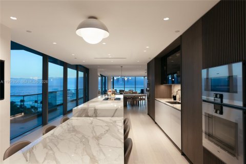 Купить кондоминиум в Бэл-Харбор, Флорида 3 спальни, 388.8м2, № 2025550 - фото 17