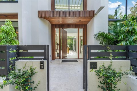 Villa ou maison à vendre à Miami, Floride: 7 chambres № 1987368 - photo 3