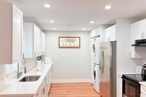 Casa en alquiler en Brandon, Florida, 3 dormitorios, 138.98 m2 № 2284622 - foto 7