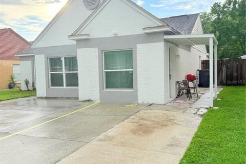 Casa en alquiler en Brandon, Florida, 3 dormitorios, 138.98 m2 № 2284622 - foto 2