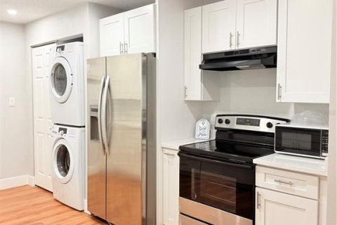 Casa en alquiler en Brandon, Florida, 3 dormitorios, 138.98 m2 № 2284622 - foto 9