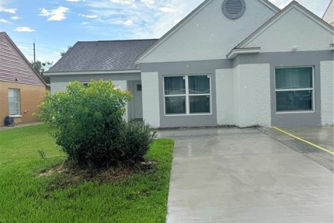 House in Brandon, Florida 3 bedrooms, 138.98 sq.m. № 2284622