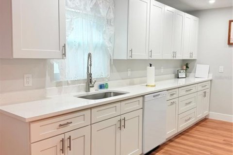 Casa en alquiler en Brandon, Florida, 3 dormitorios, 138.98 m2 № 2284622 - foto 8