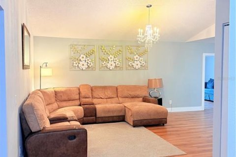Casa en alquiler en Brandon, Florida, 3 dormitorios, 138.98 m2 № 2284622 - foto 4