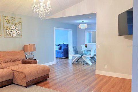 Casa en alquiler en Brandon, Florida, 3 dormitorios, 138.98 m2 № 2284622 - foto 5
