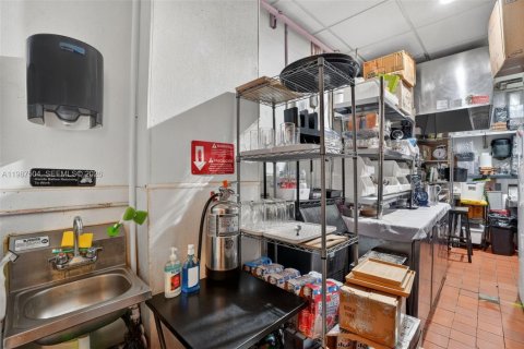 Immobilier commercial à vendre à Kendall, Floride № 2048719 - photo 15