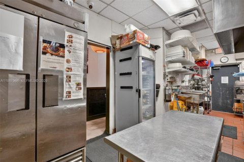 Immobilier commercial à vendre à Kendall, Floride № 2048719 - photo 11