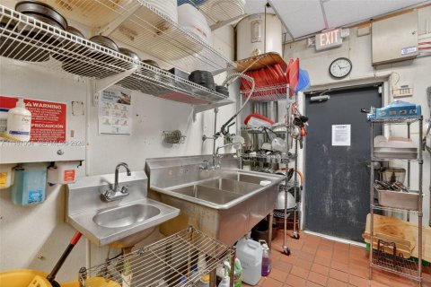 Immobilier commercial à vendre à Kendall, Floride № 2048719 - photo 9