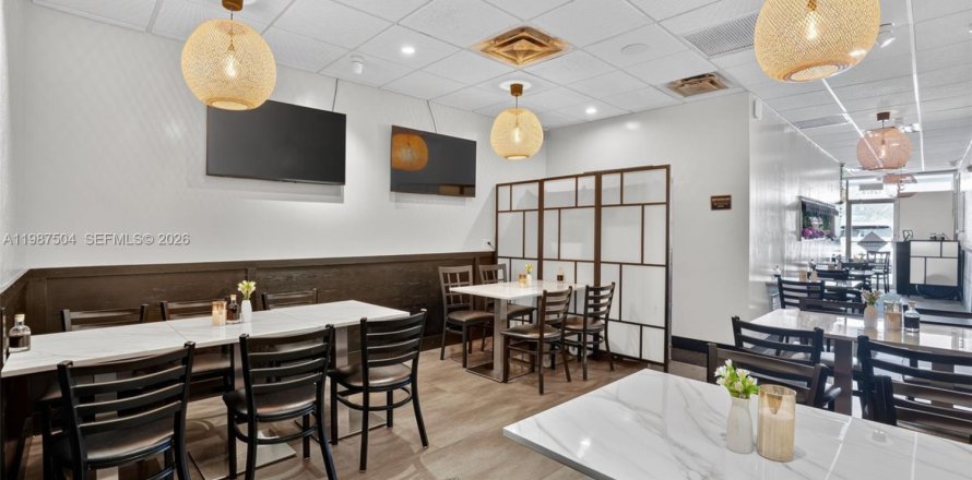 Immobilier commercial à Kendall, Floride № 2048719