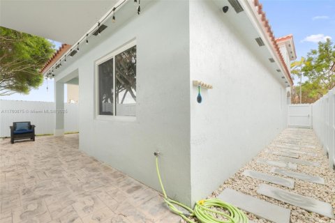 House in Homestead, Florida 3 bedrooms, 149.57 sq.m. № 1727090 - photo 17