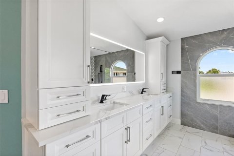 Casa en venta en Tierra Verde, Florida, 4 dormitorios, 343.74 m2 № 1813580 - foto 18